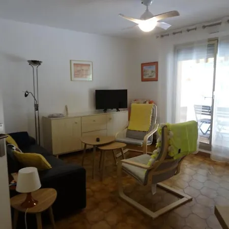 2 Pieces A : Port, Grande Terrasse 62m², Proche Plages, 4 Pers., Wifi, Commerces - Fr-1-335-184 히에레